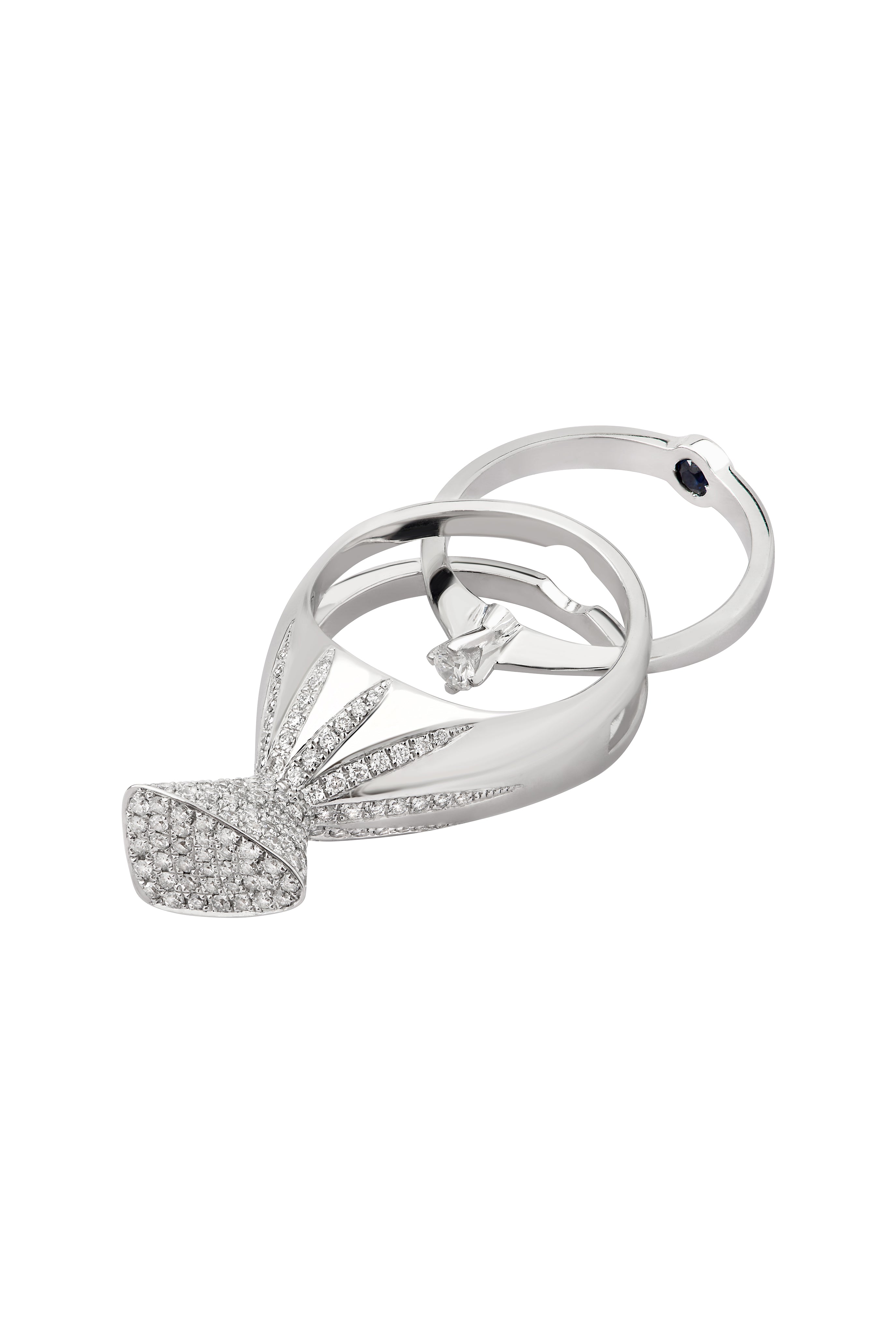 Banu Lucis diamond ring